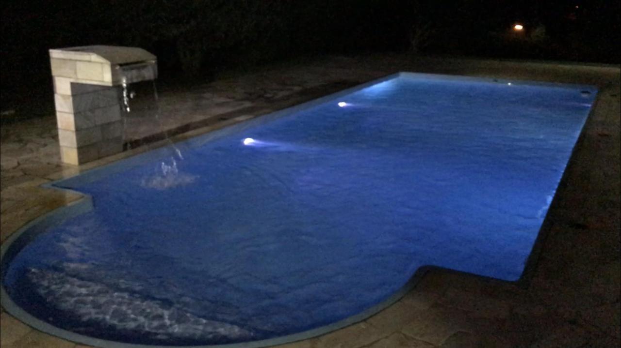 アチバイア Linda Chacara Com Piscinaヴィラ エクステリア 写真
